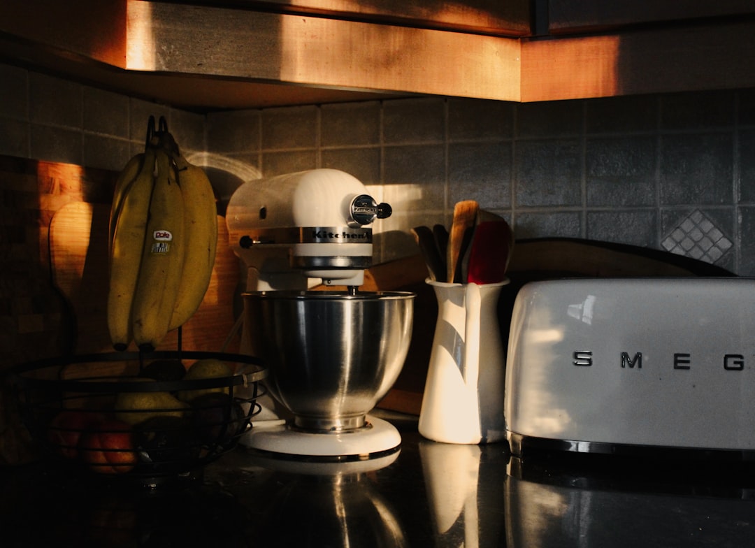 Ice Cream Maker Guide: What Home Dessert Makers Should Check Before Buying