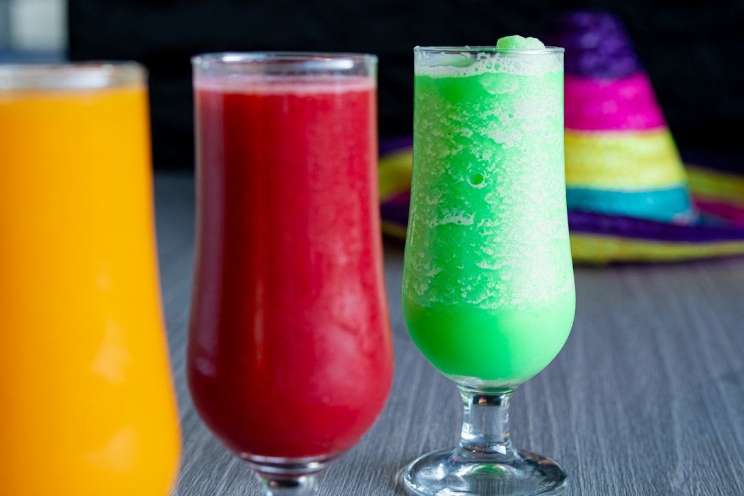 Effortless Frozen Fun: The High Capacity Slushie Maker for Family Gatherings